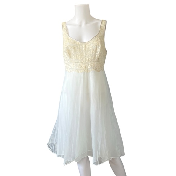 Vintage Vanity Fair Nylon Double Layer Baby Blue Lace Night Gown SIZE 36 Tricot - Picture 12 of 12